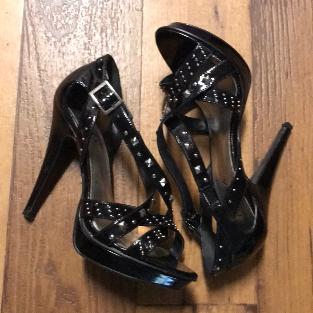 Heels - Picture 2 of 4